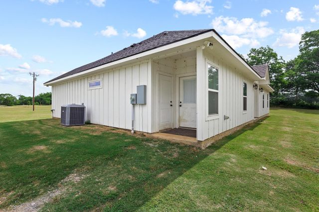 1350 County RD 4040 Road, Ector, TX 75439