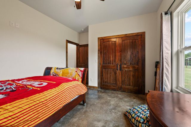 1350 County RD 4040 Road, Ector, TX 75439