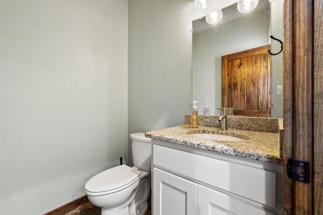 1350 County RD 4040 Road, Ector, TX 75439