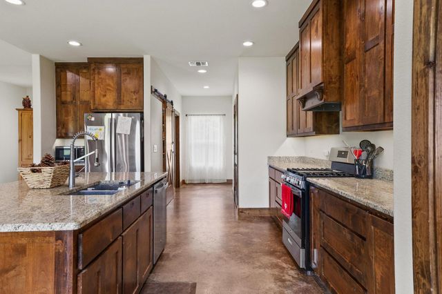 1350 County RD 4040 Road, Ector, TX 75439