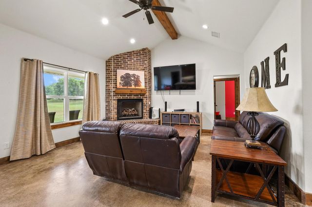 1350 County RD 4040 Road, Ector, TX 75439