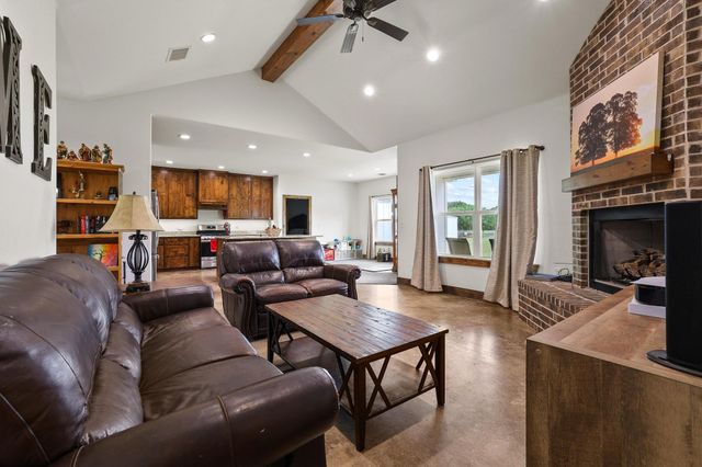 1350 County RD 4040 Road, Ector, TX 75439