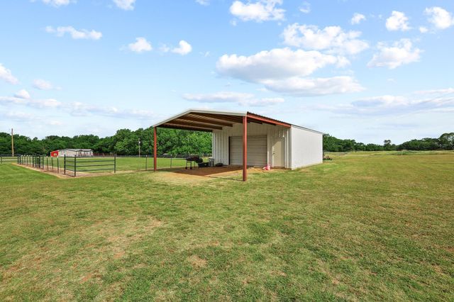 1350 County RD 4040 Road, Ector, TX 75439