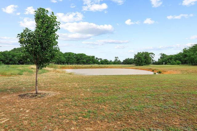 1350 County RD 4040 Road, Ector, TX 75439