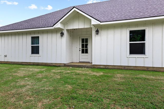 1350 County RD 4040 Road, Ector, TX 75439