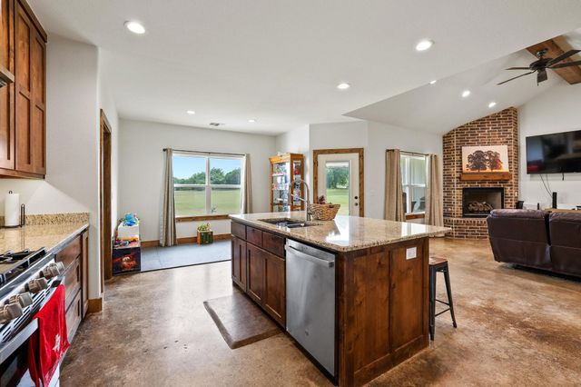 1350 County RD 4040 Road, Ector, TX 75439