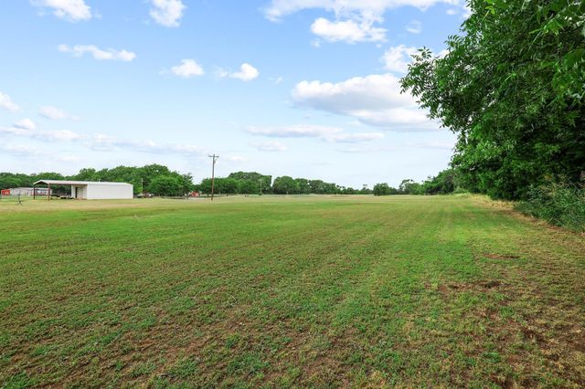 1350 County RD 4040 Road, Ector, TX 75439
