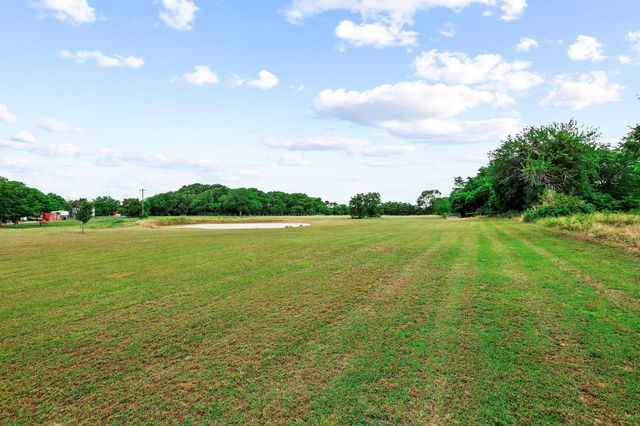 1350 County RD 4040 Road, Ector, TX 75439