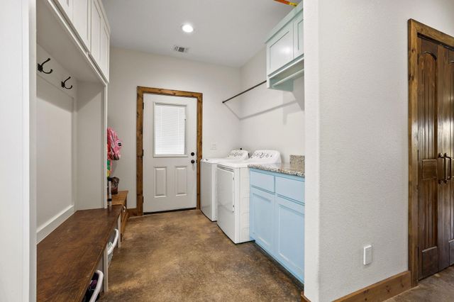 1350 County RD 4040 Road, Ector, TX 75439