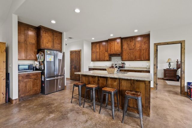 1350 County RD 4040 Road, Ector, TX 75439