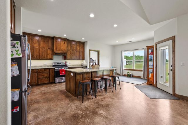 1350 County RD 4040 Road, Ector, TX 75439