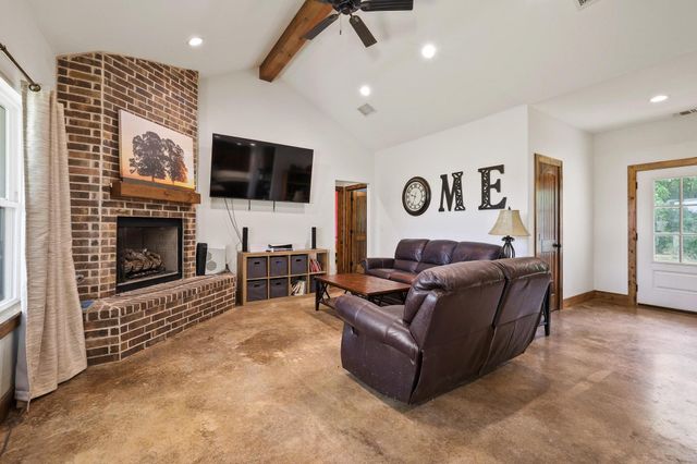 1350 County RD 4040 Road, Ector, TX 75439