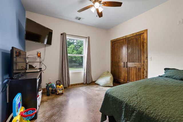 1350 County RD 4040 Road, Ector, TX 75439