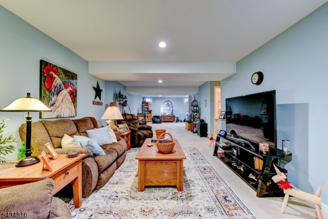 32 Weber Ave, Hillsborough Twp., NJ 08844