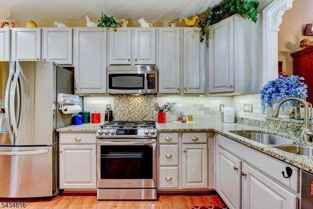 32 Weber Ave, Hillsborough Twp., NJ 08844
