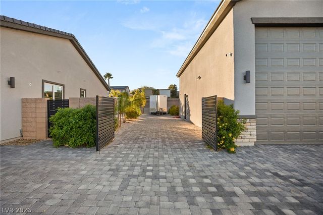 5865 Alice Landing Court, Las Vegas, NV 89149