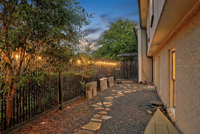 7736 Meadow Road 102, Dallas, TX 75230