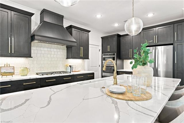 1347 Maple Chase Lane, Winston-salem, NC 27106