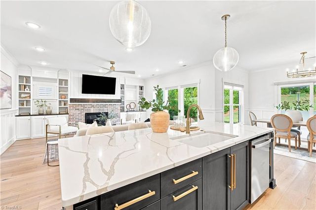 1347 Maple Chase Lane, Winston-salem, NC 27106