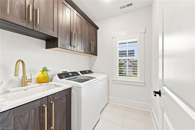 1347 Maple Chase Lane, Winston-salem, NC 27106