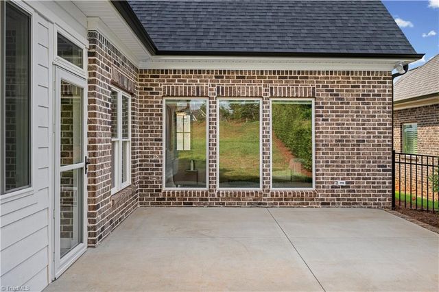 1347 Maple Chase Lane, Winston-salem, NC 27106
