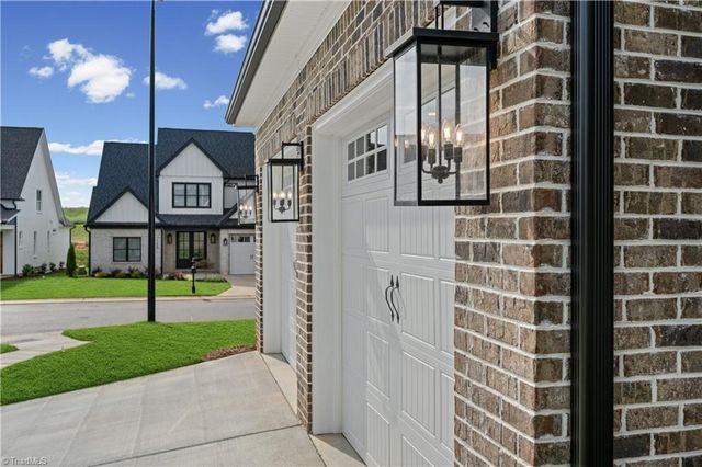 1347 Maple Chase Lane, Winston-salem, NC 27106