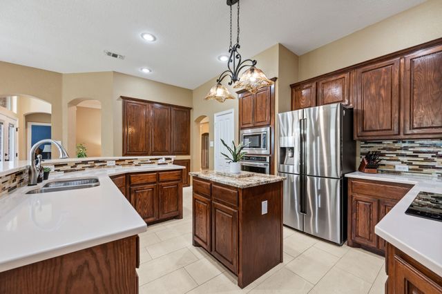 2806 Northwood Street, Grapevine, TX 76051