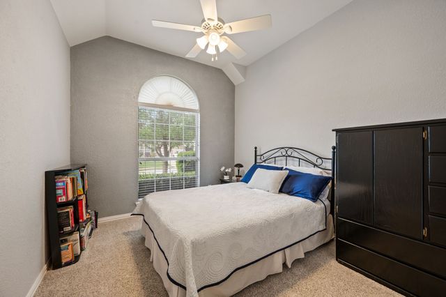 2806 Northwood Street, Grapevine, TX 76051