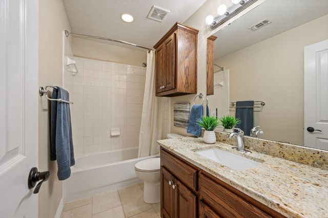 2806 Northwood Street, Grapevine, TX 76051