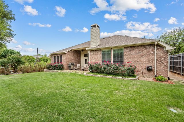 2806 Northwood Street, Grapevine, TX 76051