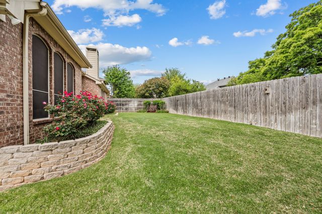 2806 Northwood Street, Grapevine, TX 76051
