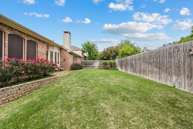 2806 Northwood Street, Grapevine, TX 76051