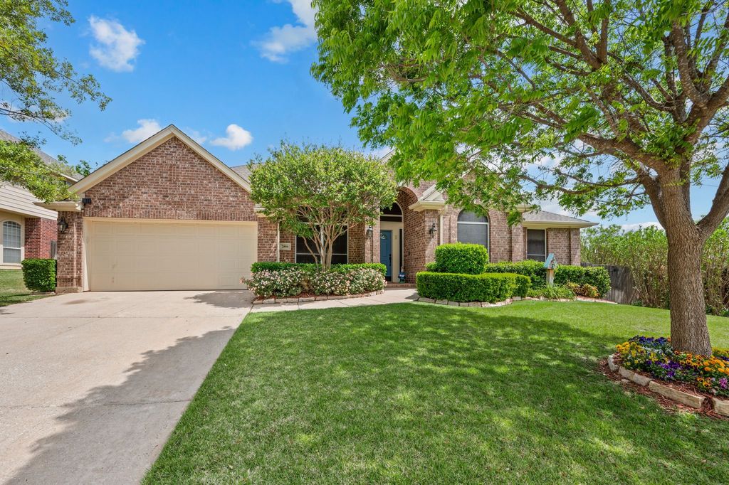 2806 Northwood Street, Grapevine, TX 76051