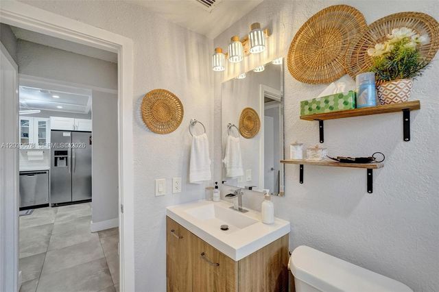 5535 SW 24th Ave, Dania Beach, FL 33312