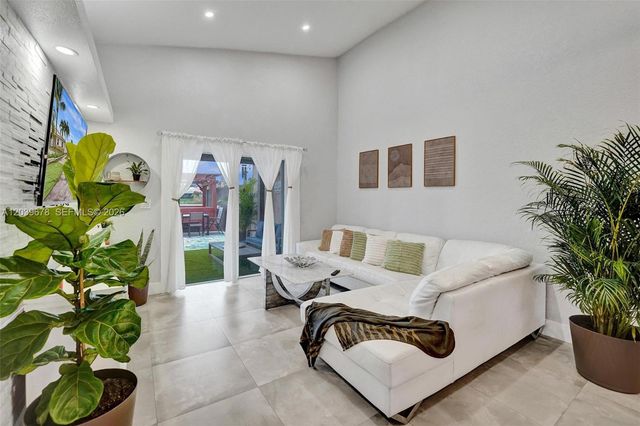 5535 SW 24th Ave, Dania Beach, FL 33312