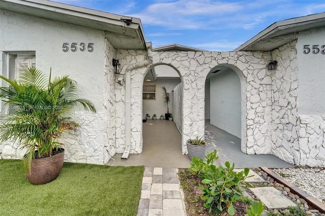 5535 SW 24th Ave, Dania Beach, FL 33312