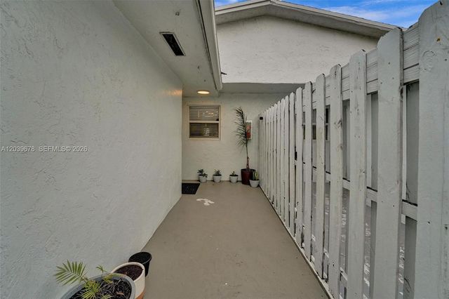 5535 SW 24th Ave, Dania Beach, FL 33312