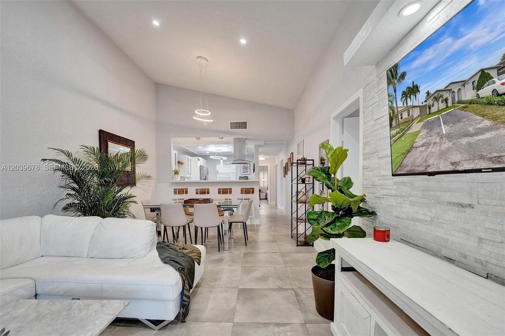 5535 SW 24th Ave, Dania Beach, FL 33312