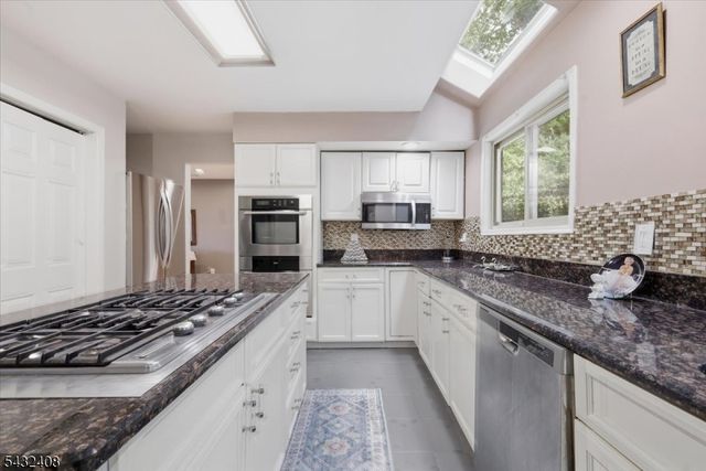 112 Knob Hill Rd, Washington Twp., NJ 07840