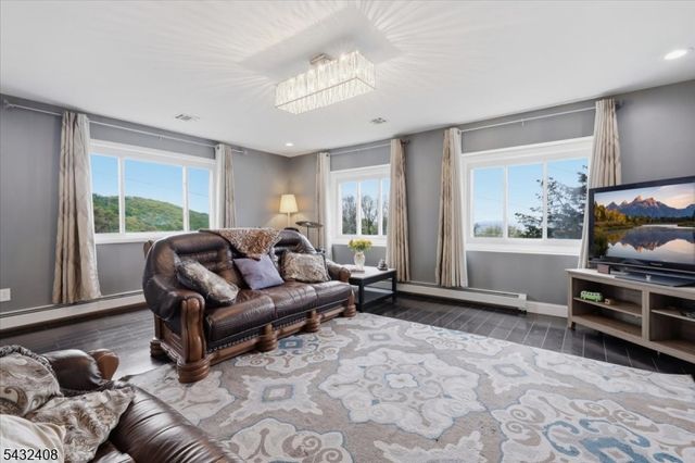112 Knob Hill Rd, Washington Twp., NJ 07840