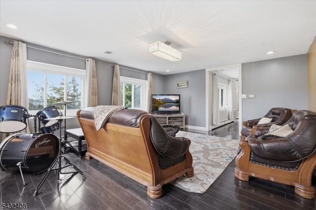 112 Knob Hill Rd, Washington Twp., NJ 07840