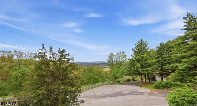 112 Knob Hill Rd, Washington Twp., NJ 07840