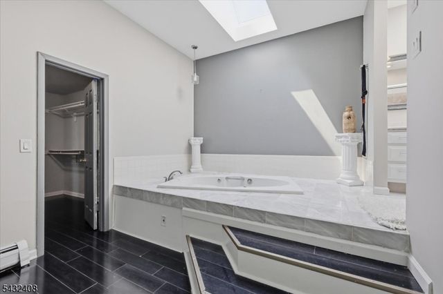 112 Knob Hill Rd, Washington Twp., NJ 07840