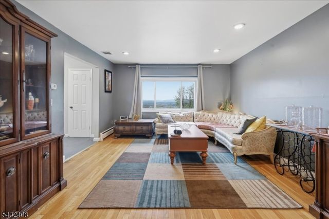 112 Knob Hill Rd, Washington Twp., NJ 07840
