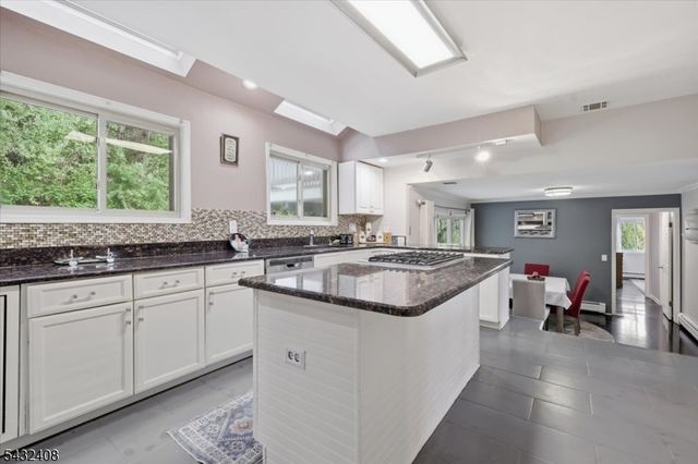 112 Knob Hill Rd, Washington Twp., NJ 07840
