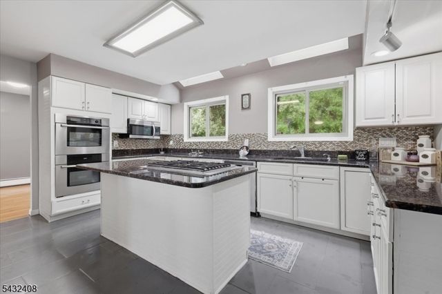 112 Knob Hill Rd, Washington Twp., NJ 07840