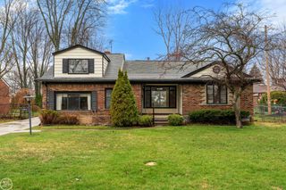 28413 Ruehle Street, Saint Clair Shores, MI 48081