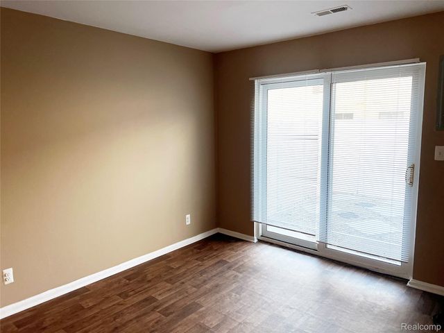 25746 Salem 20, Roseville, MI 48066