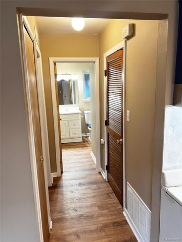 25746 Salem 20, Roseville, MI 48066