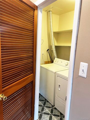 25746 Salem 20, Roseville, MI 48066